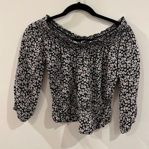Hollister Top- Daisy Flowers